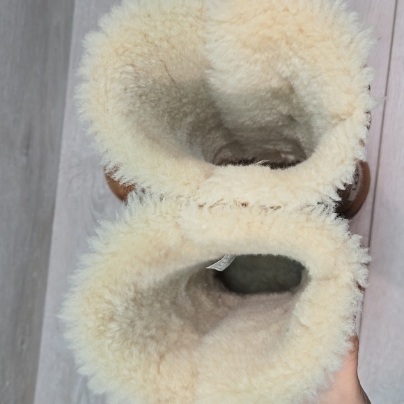 Ugg Australia Women 1962Y Tall Button 3 Leather Sheepskin Boots shoes sz 6 - Picture 8 of 15